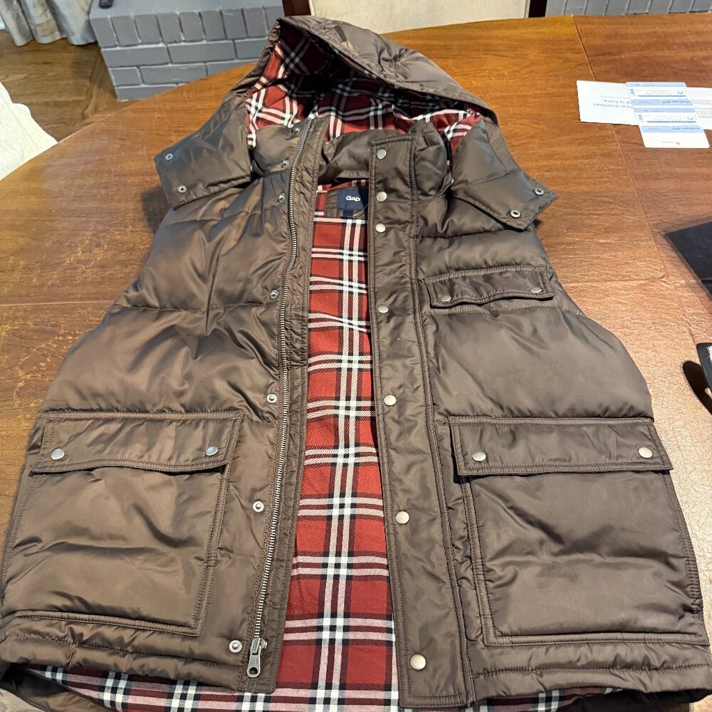 Men's Puffy Vest with Hoodie (gap)